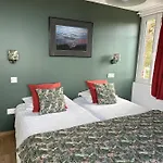 Отель De La Terrasse Варенжвиль-сюр-Мер