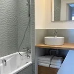 Отель De La Terrasse Варенжвиль-сюр-Мер