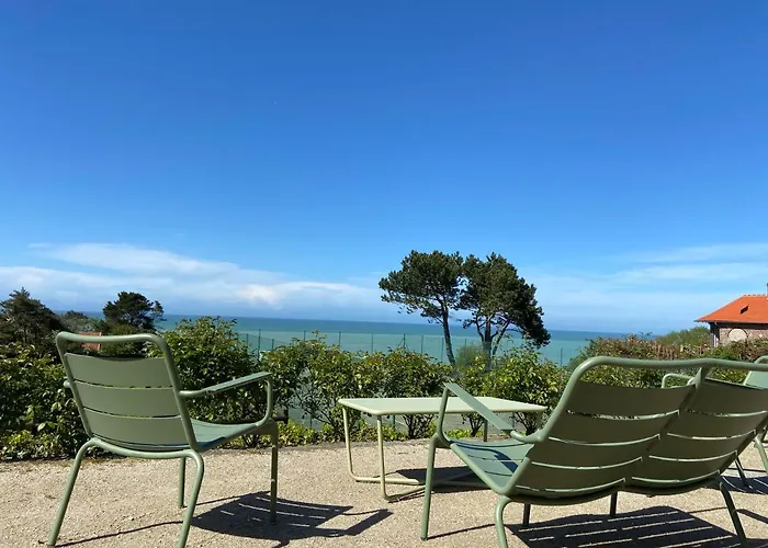 Hotel De La Terrasse 2*