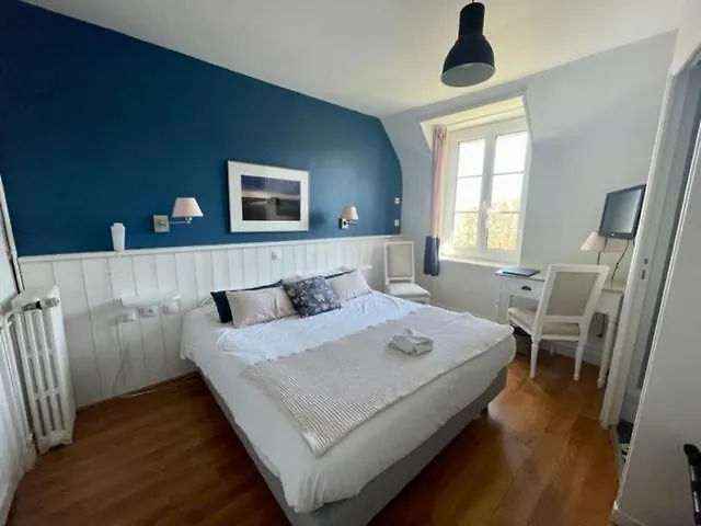 Отель De La Terrasse Варенжвиль-сюр-Мер